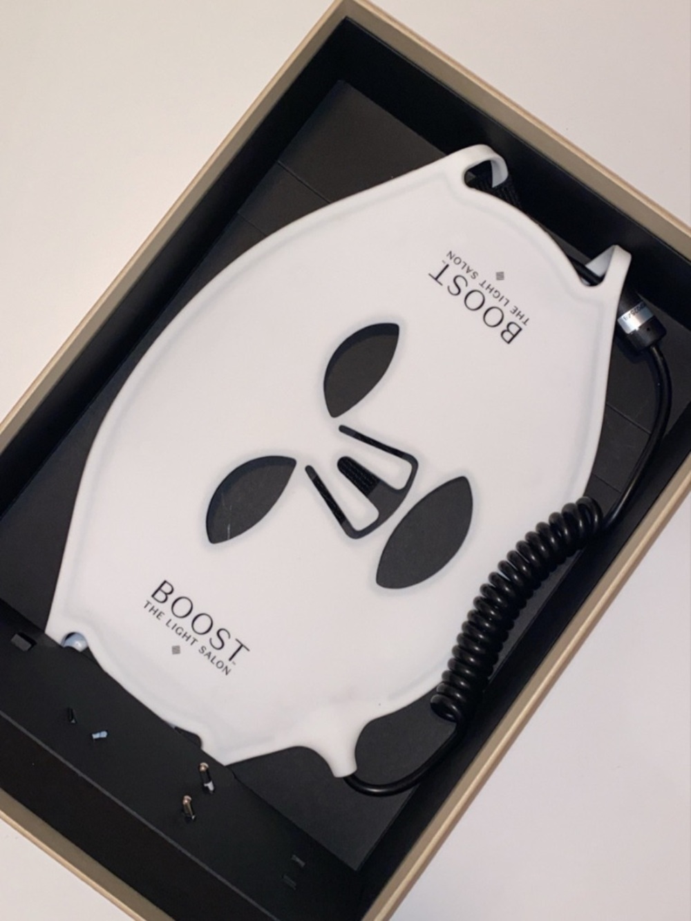 BOOST LED Light Therapy Mask - White